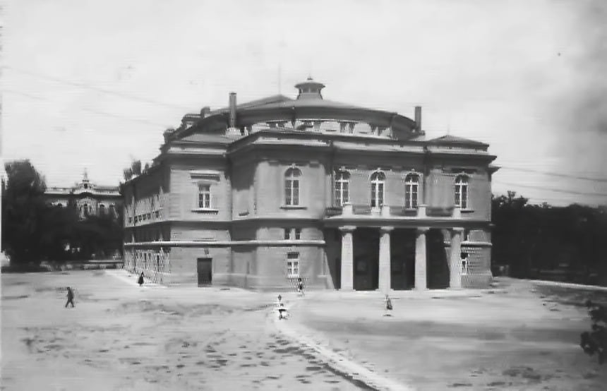 Головний вхід у театр ім. Луначарського, 1926